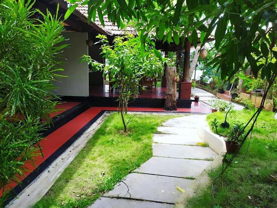 Ambadi'S Villa -Lake View Resort Pallipuram Exterior photo