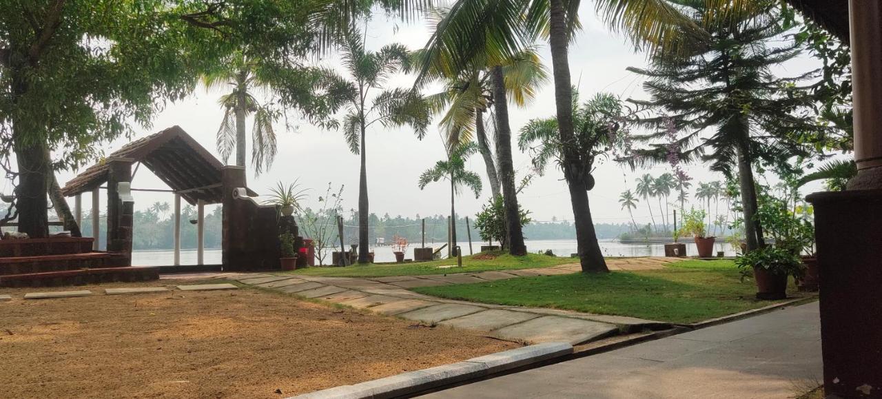 Ambadi'S Villa -Lake View Resort Pallipuram Exterior photo
