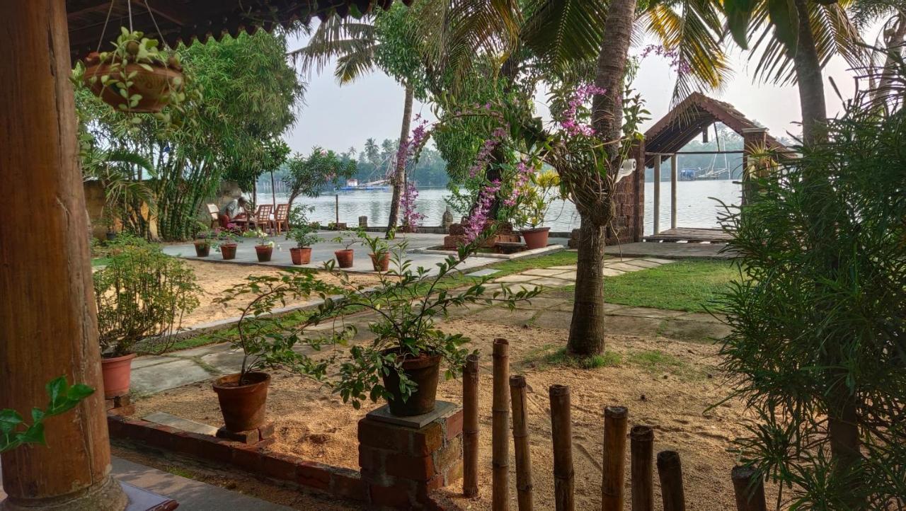 Ambadi'S Villa -Lake View Resort Pallipuram Exterior photo