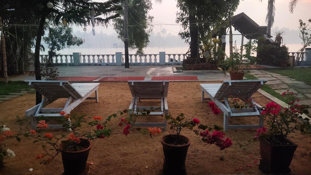 Ambadi'S Villa -Lake View Resort Pallipuram Exterior photo
