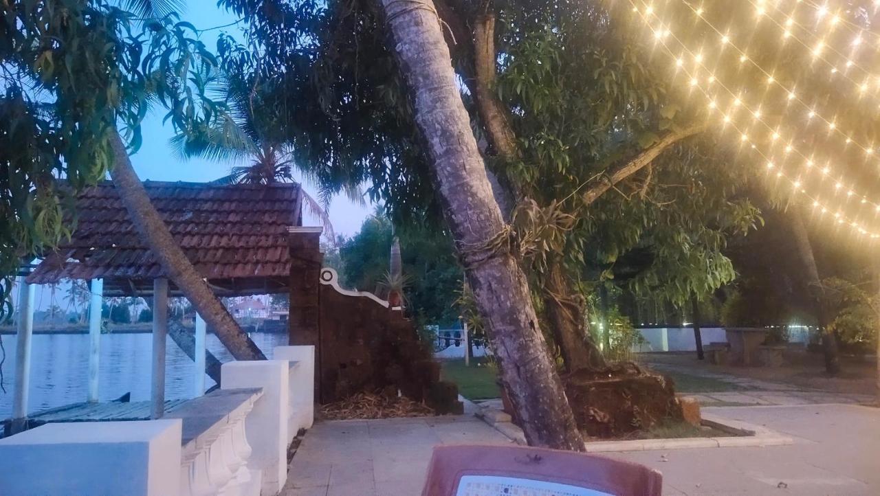 Ambadi'S Villa -Lake View Resort Pallipuram Exterior photo