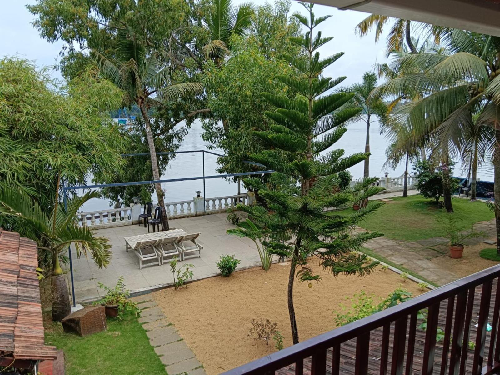 Ambadi'S Villa -Lake View Resort Pallipuram Exterior photo