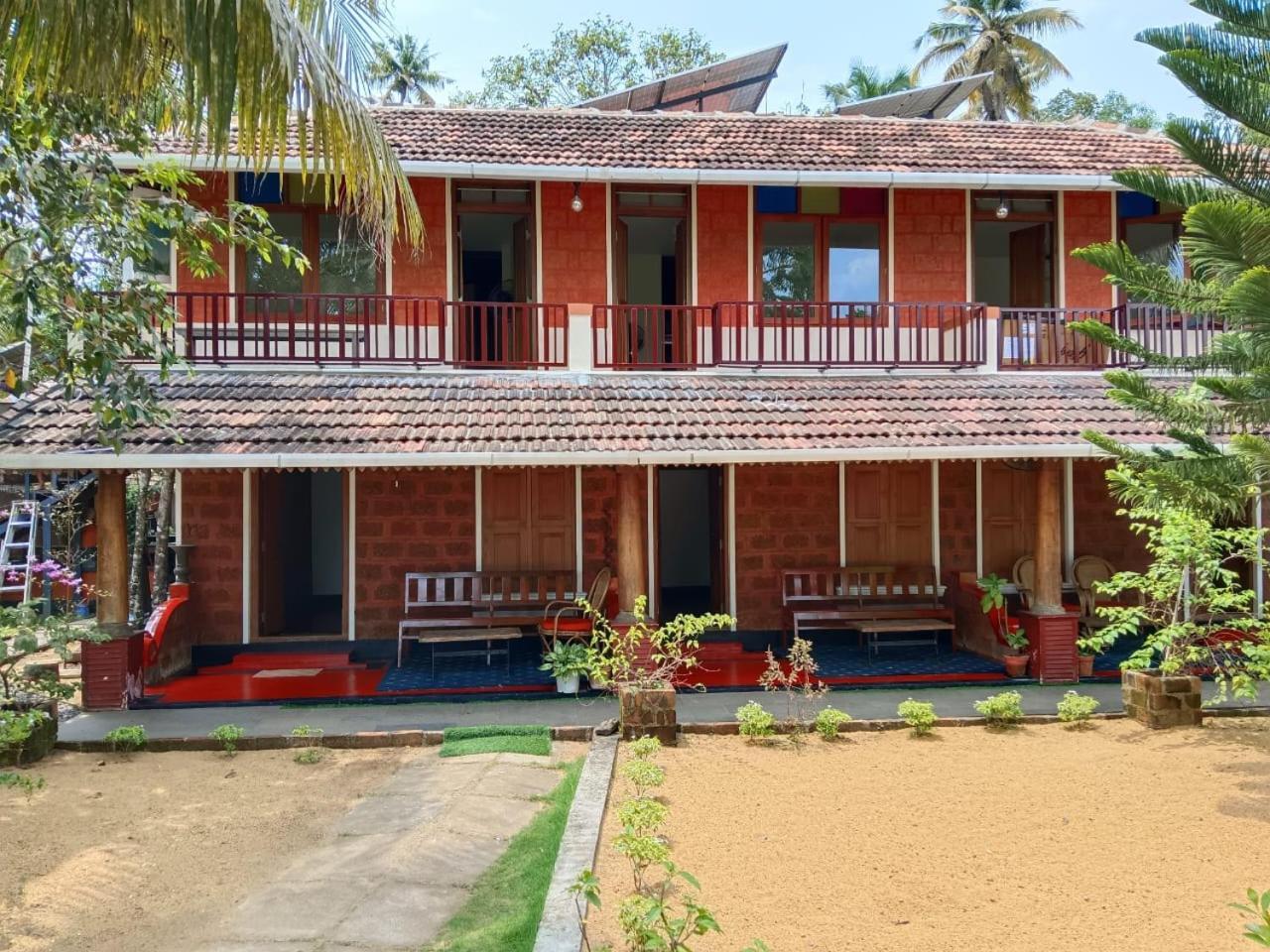 Ambadi'S Villa -Lake View Resort Pallipuram Exterior photo