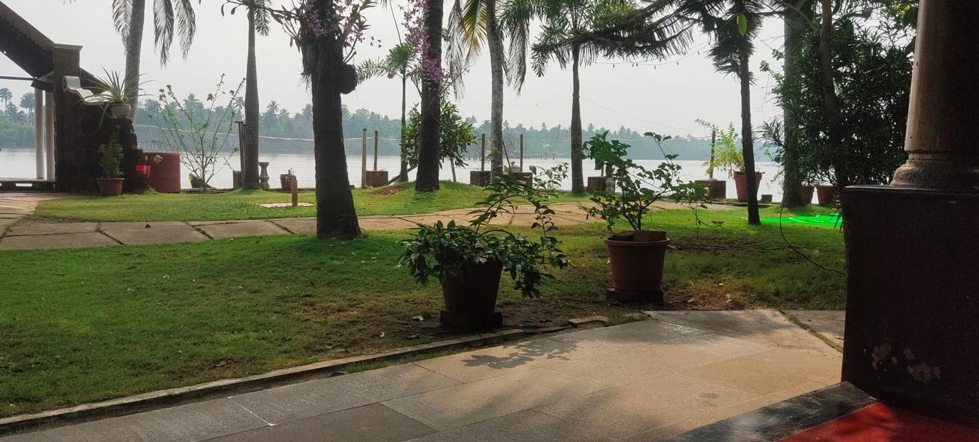 Ambadi'S Villa -Lake View Resort Pallipuram Room photo