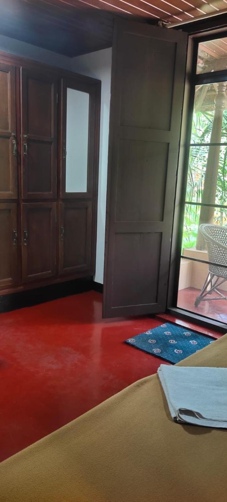 Ambadi'S Villa -Lake View Resort Pallipuram Exterior photo