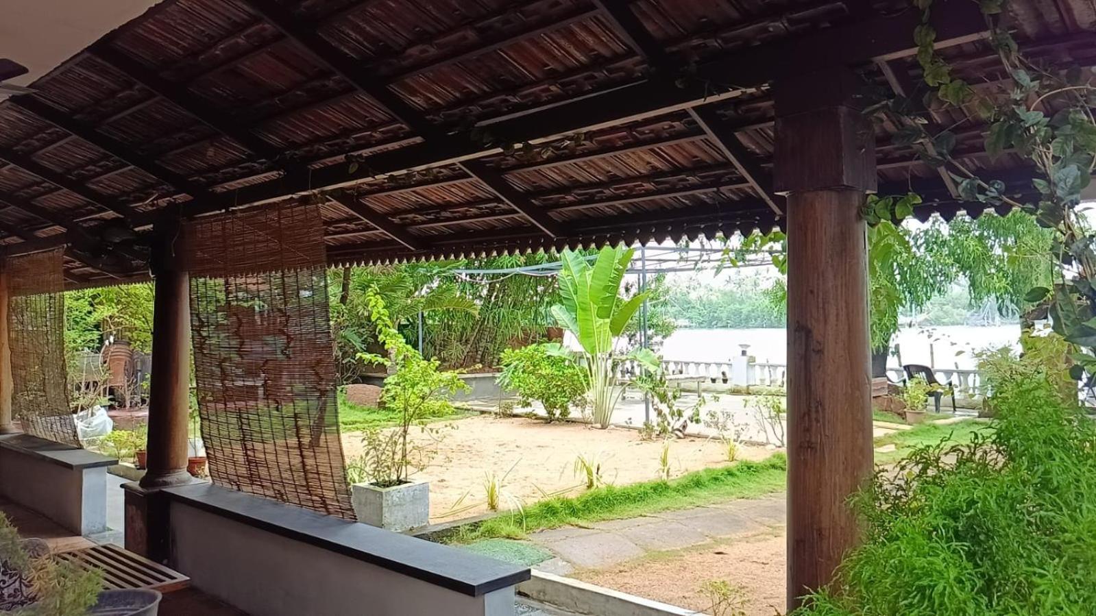 Ambadi'S Villa -Lake View Resort Pallipuram Exterior photo