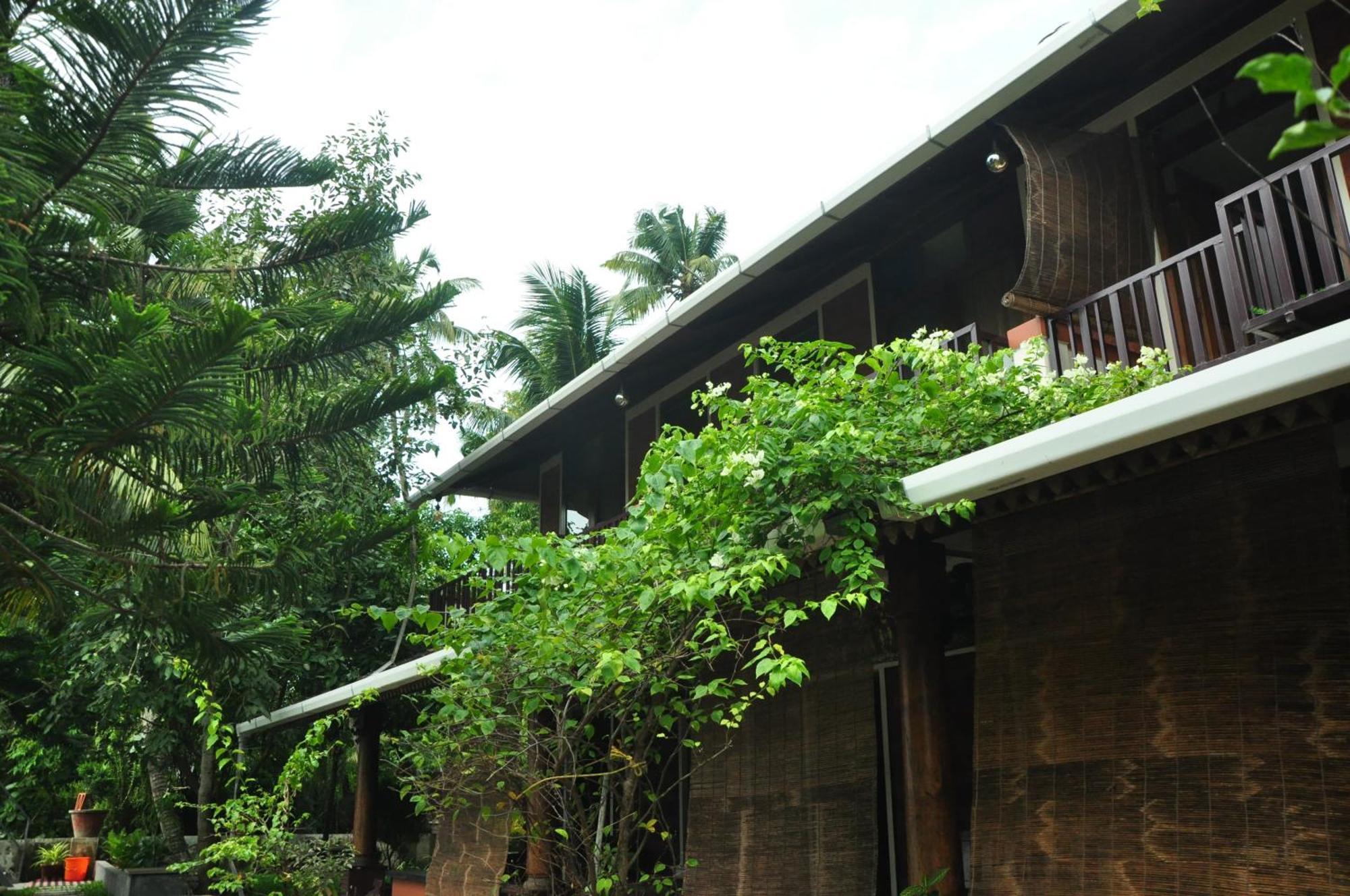 Ambadi'S Villa -Lake View Resort Pallipuram Exterior photo