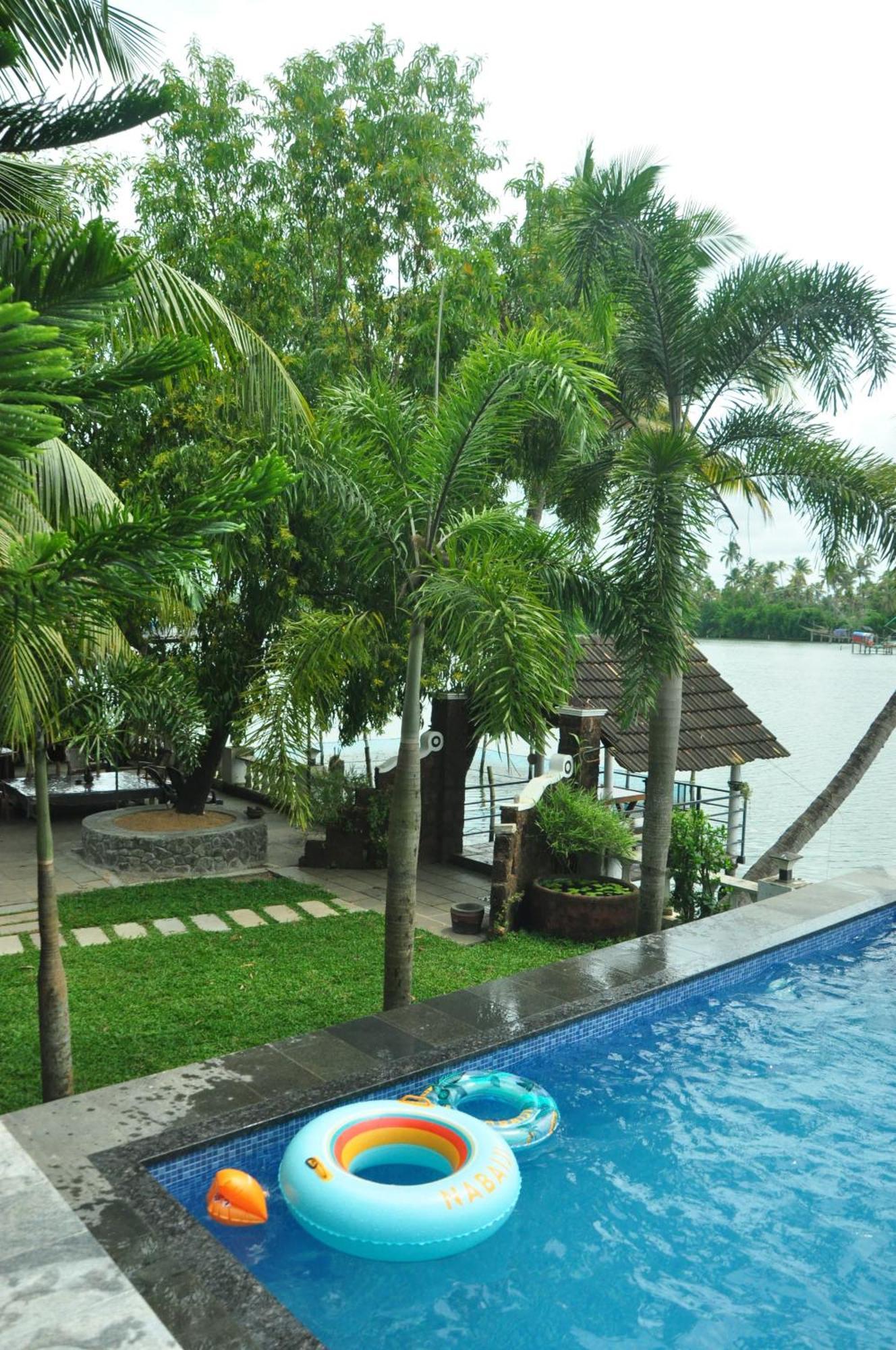 Ambadi'S Villa -Lake View Resort Pallipuram Exterior photo