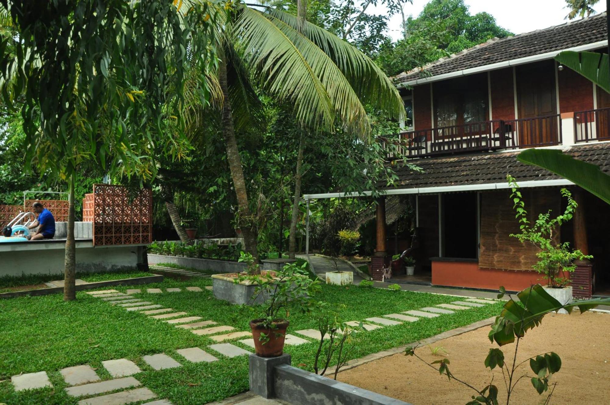 Ambadi'S Villa -Lake View Resort Pallipuram Exterior photo